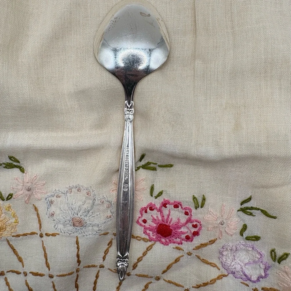 1847 Rogers Bros Spoon Womens Size IS Silver Dinner Merna OES Garland Floral
